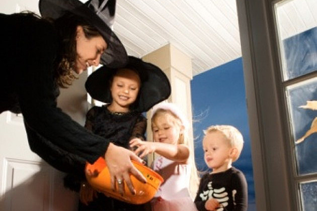 Kids trick or treating. ThinkStock Kids trick or treating. ThinkStock