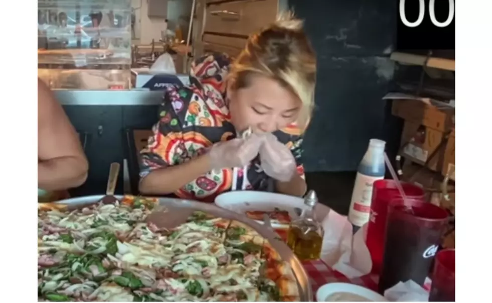 YouTube Star Raina Huang Gobbles Twin Falls Grub