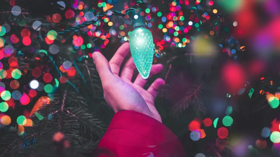 New ‘Lost in Christmas’ Straw Maze Traps You in a Fun Idaho Winter Wonderland